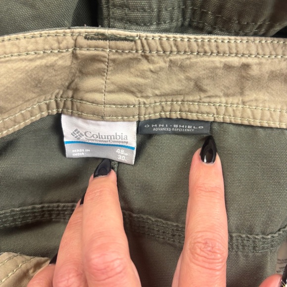 COLUMBIA Mens Omni-Shield Green Canvas Flat Front Regular Fit Pants size: 48 - Picture 9 of 10